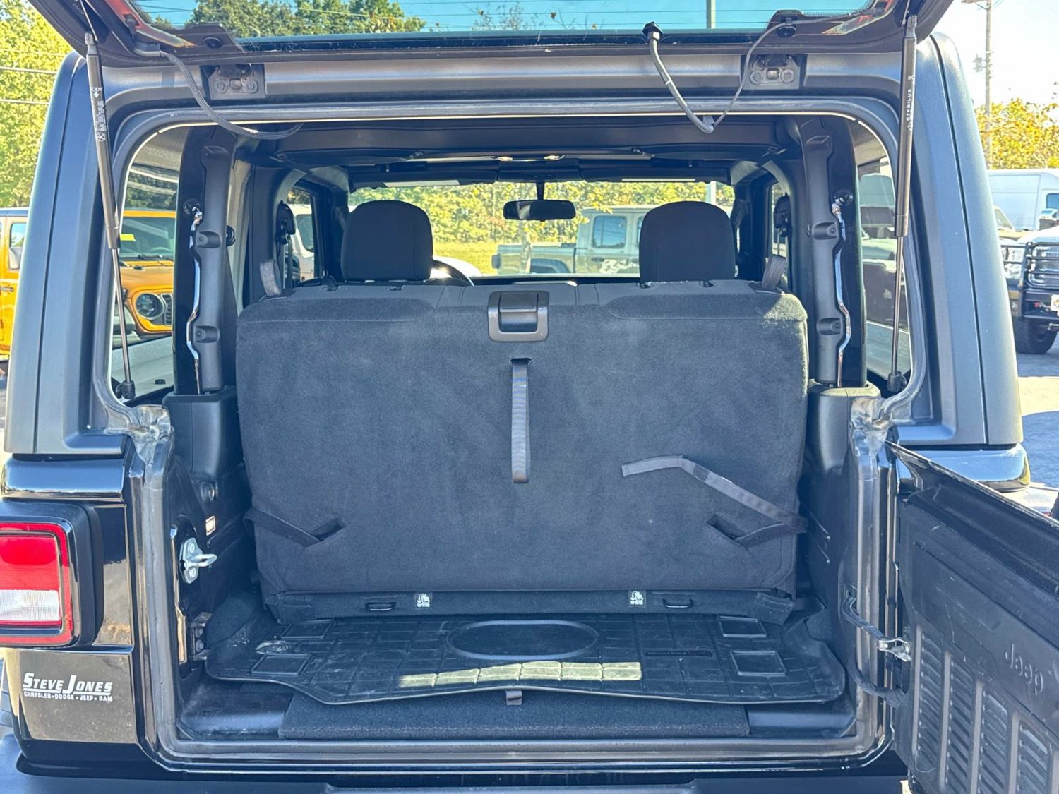 Used 2022 Jeep Wrangler Sport AWD/4WD image 16