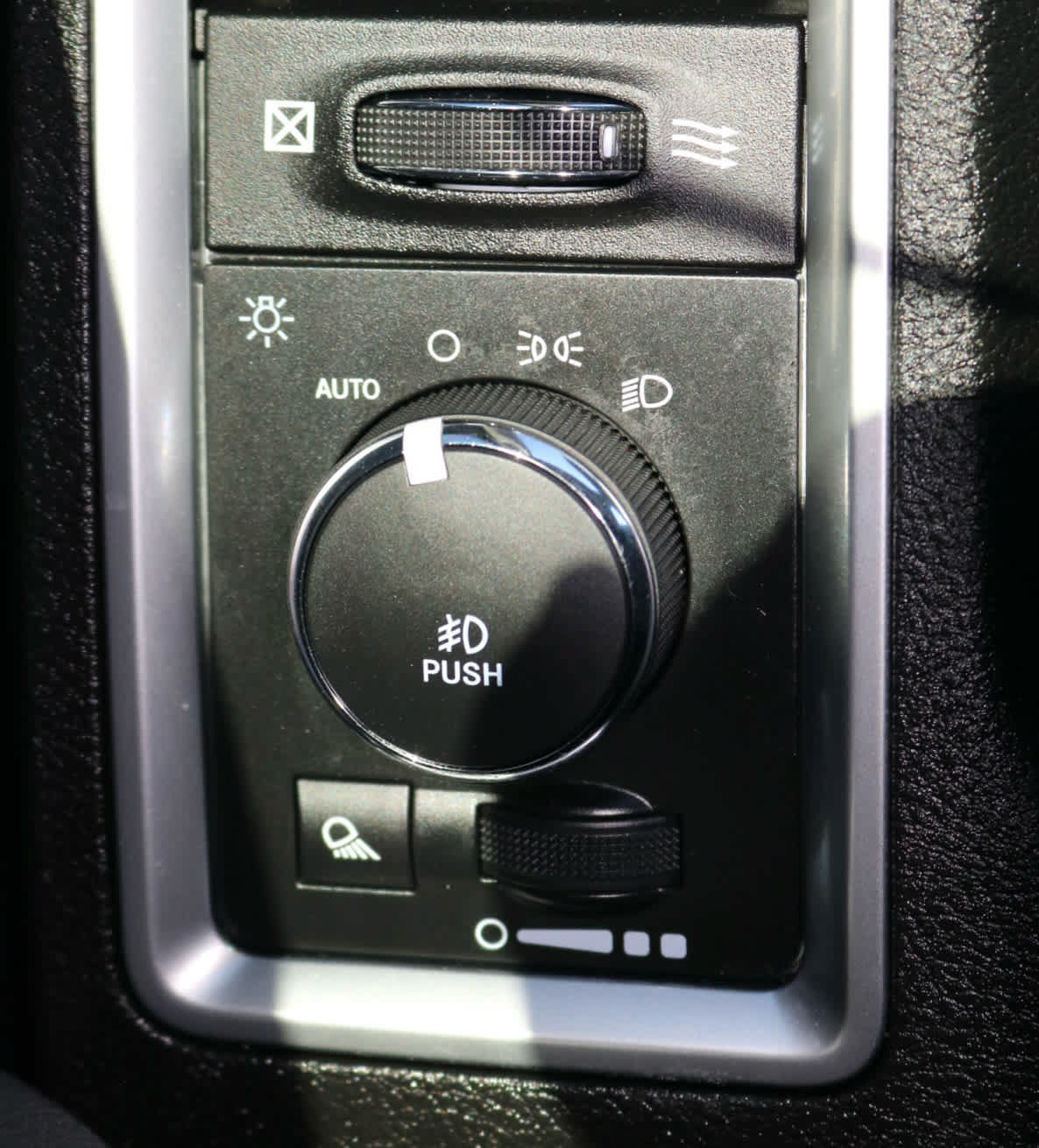 Used 2020 RAM 1500 Warlock w/ Electronics Group AWD/4WD image 21