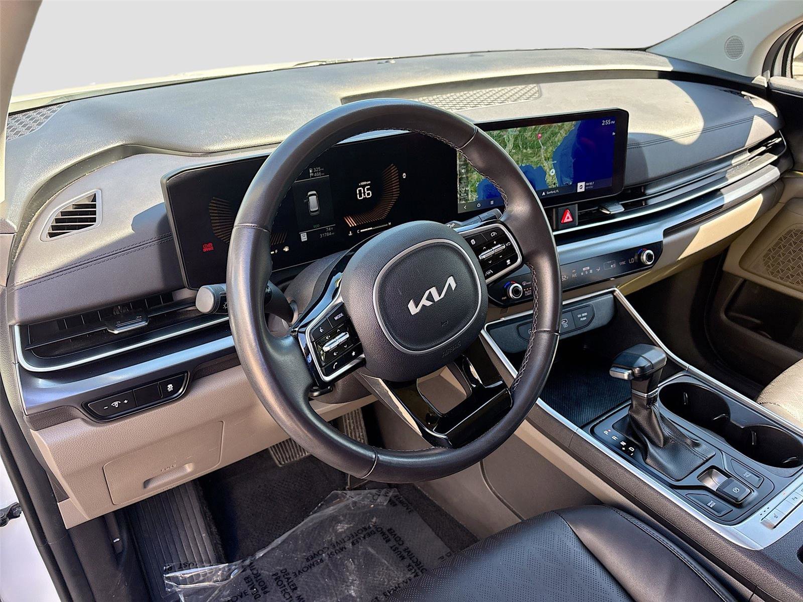 Used 2025 Kia Carnival image 9