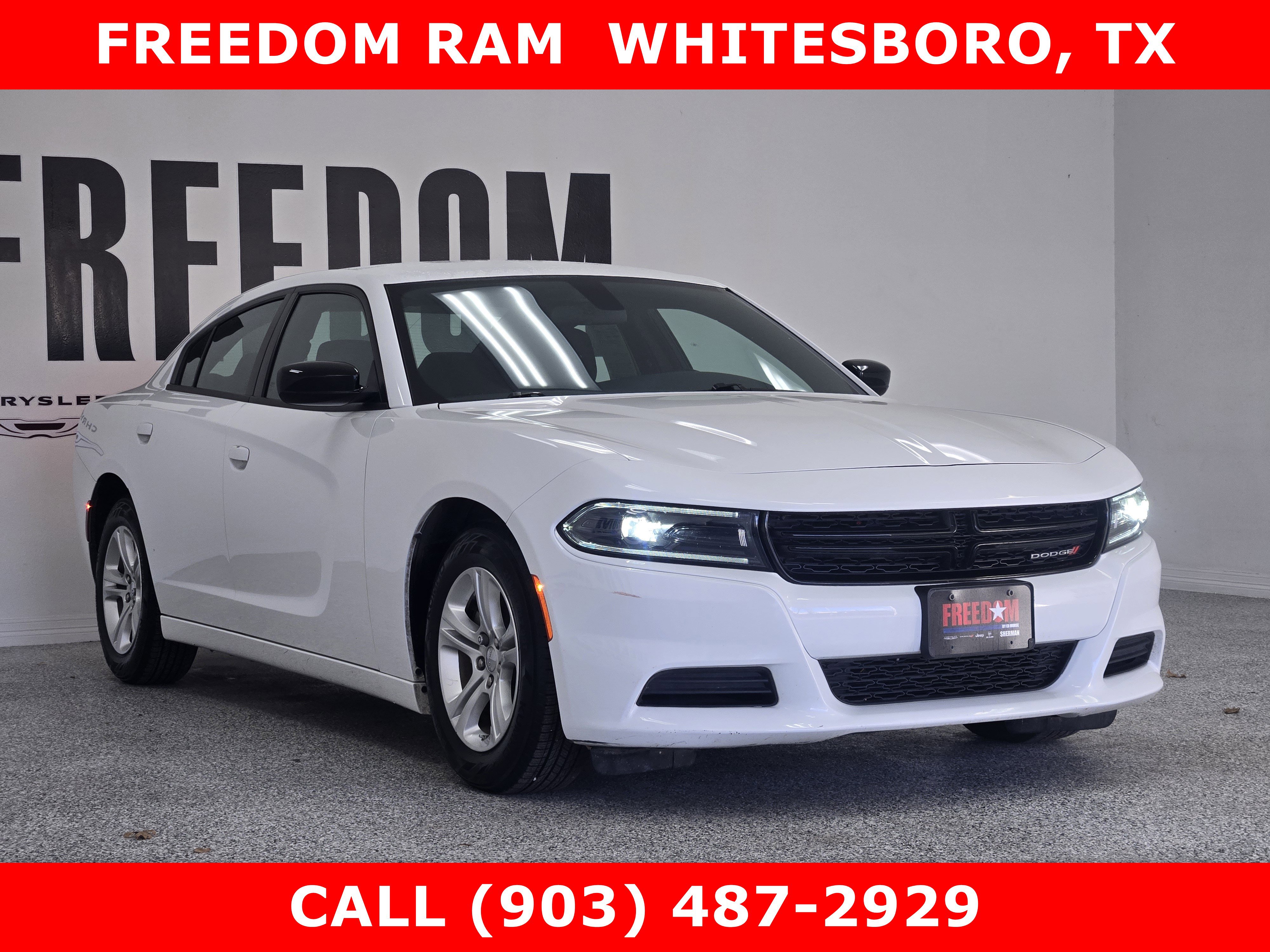 Used 2023 Dodge Charger SXT image 2