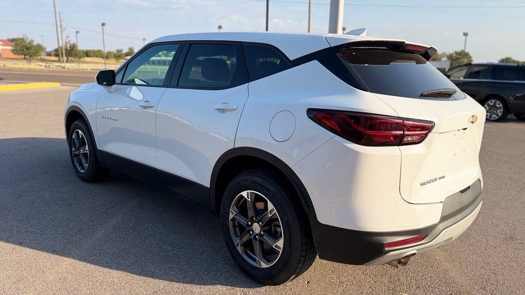 Used 2025 Chevrolet Blazer LT AWD/4WD image 12