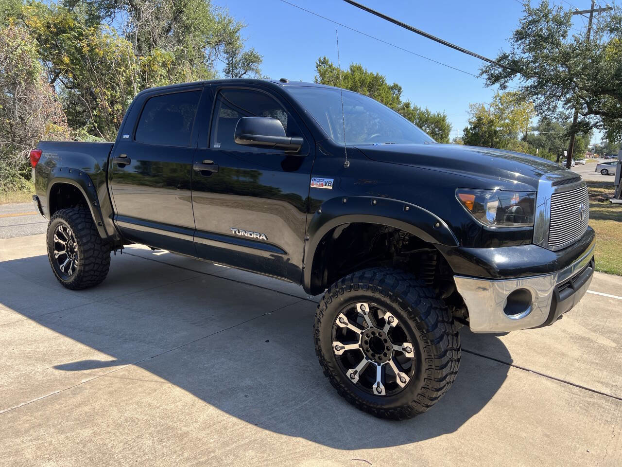 Used 2010 Toyota Tundra 4x4 CrewMax image 16