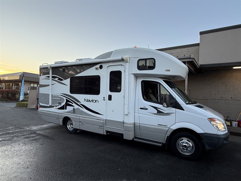 Used 2008 Dodge Sprinter 3500 RWD image 2