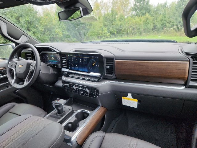New 2026 Chevrolet Silverado 1500 High Country w/ High Country Premium Package AWD/4WD image 20