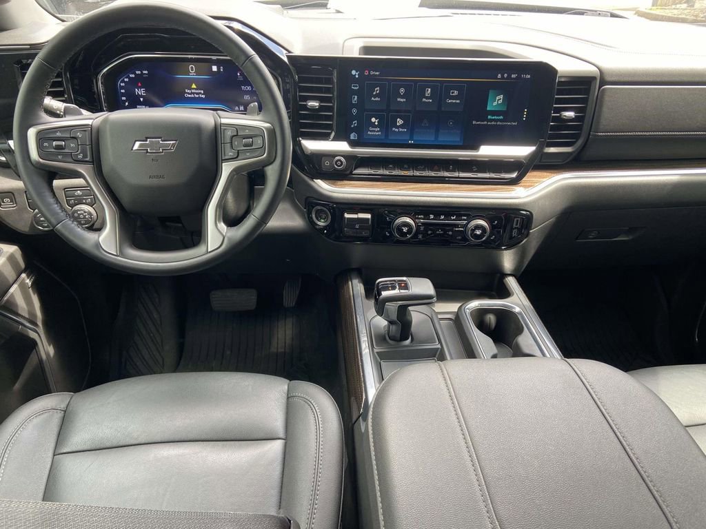 Used 2023 Chevrolet Silverado 1500 RST AWD/4WD image 6