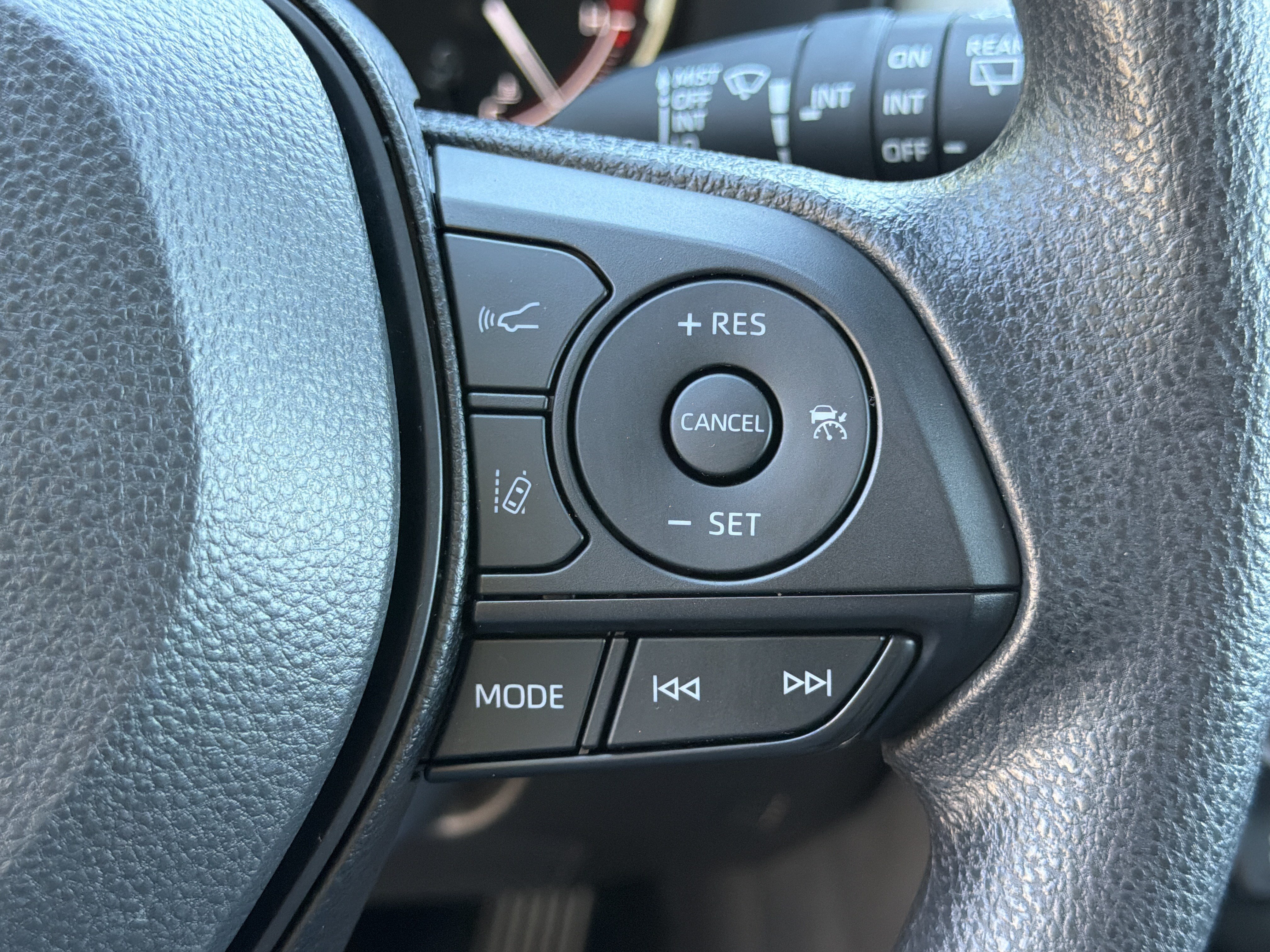 Used 2025 Toyota RAV4 XLE w/ Convenience Package FWD image 26