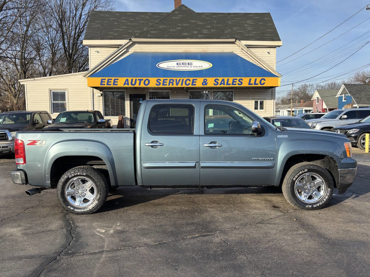 Used 2010 GMC Sierra 1500 SLE image 1