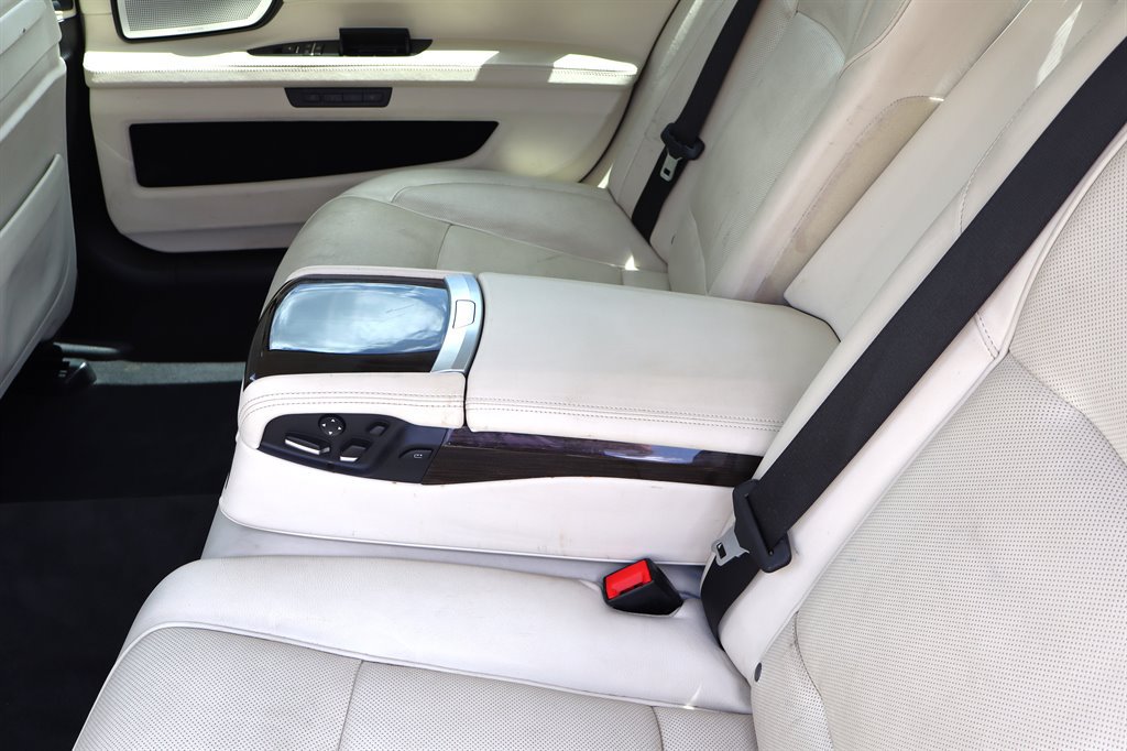 Used 2013 BMW 750Li RWD image 21