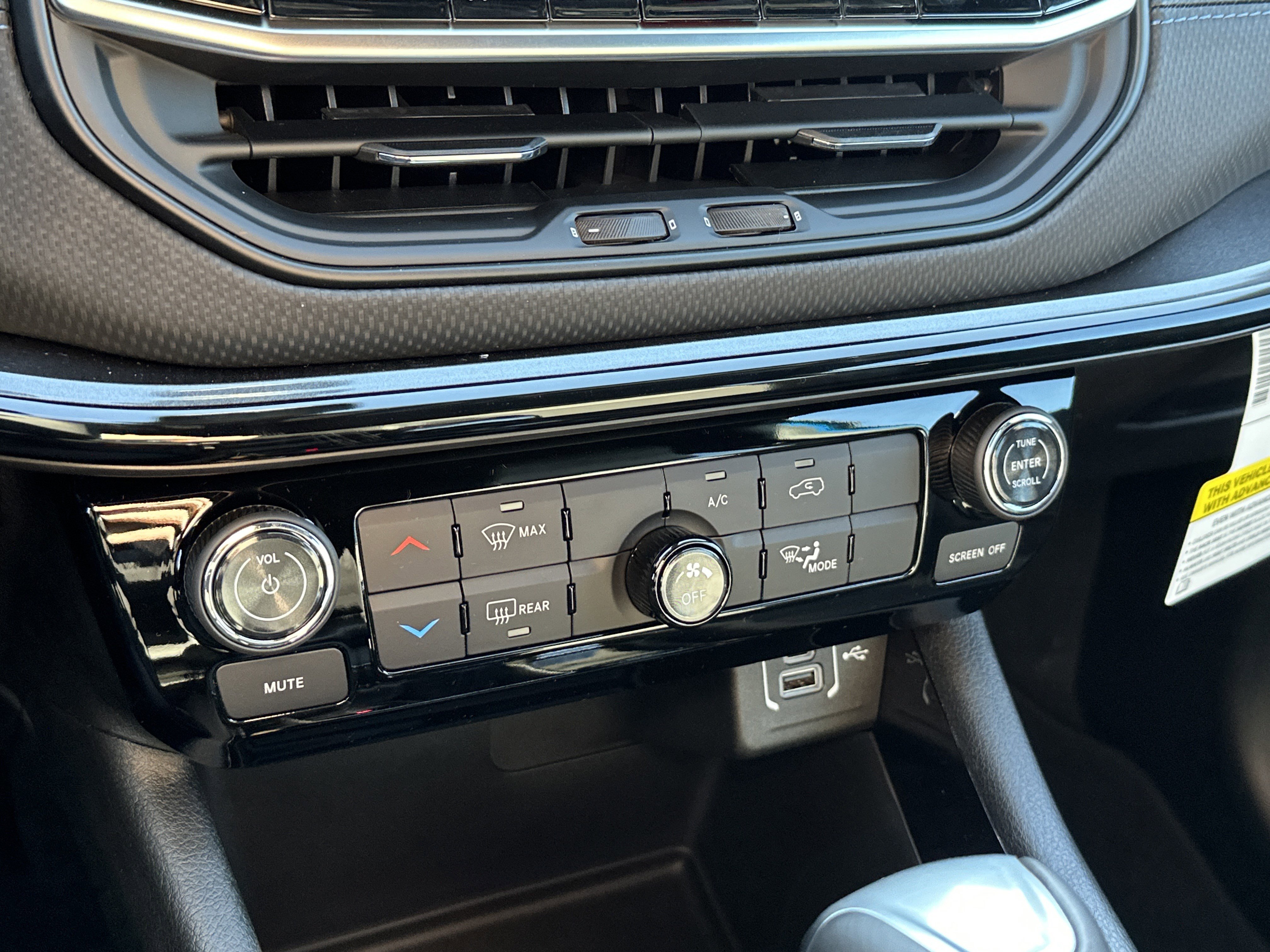 New 2026 Jeep Compass Latitude image 23
