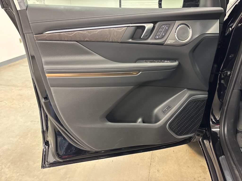 New 2026 Buick Enclave Avenir w/ Super Cruise Package FWD image 18
