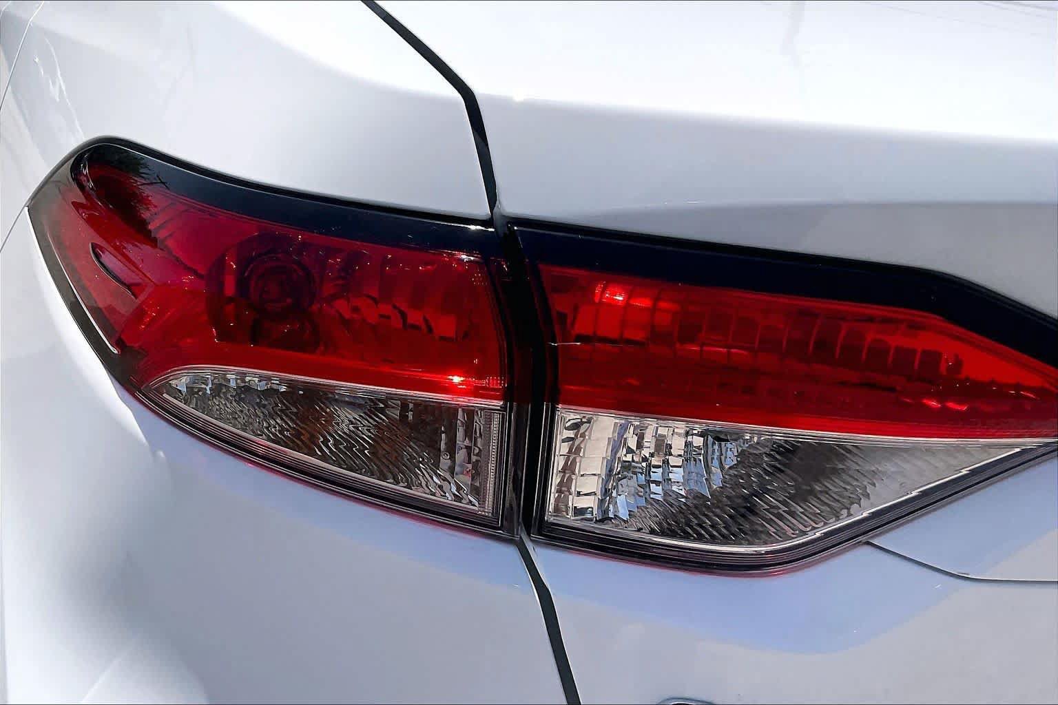 Used 2025 Toyota Corolla LE w/ LE Premium Package FWD image 27
