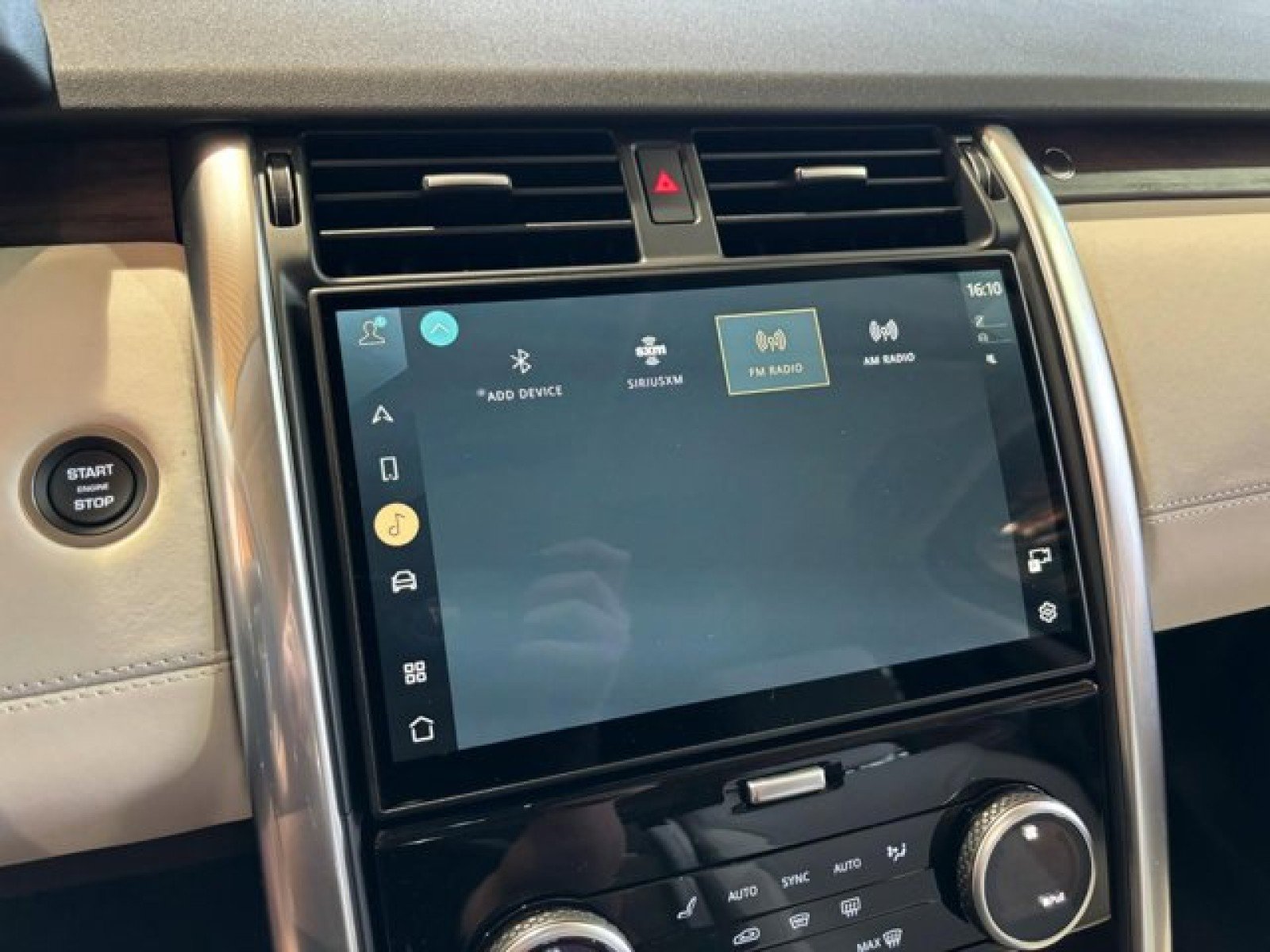 Certified 2024 Land Rover Discovery S image 27