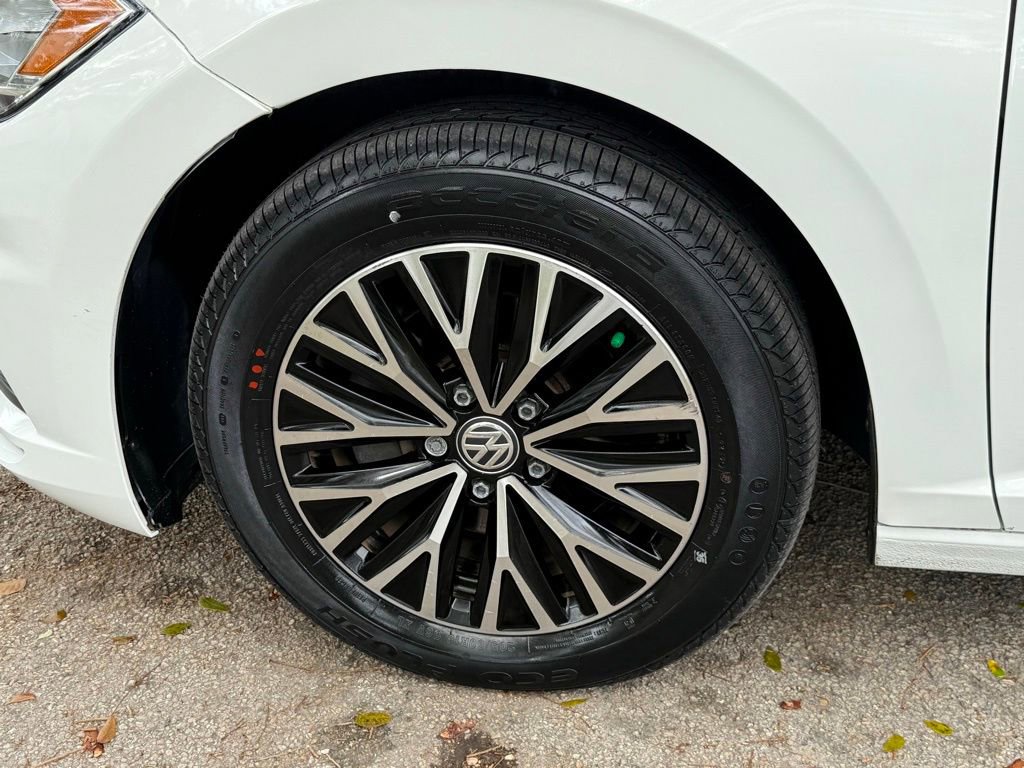 Used 2019 Volkswagen Jetta SEL w/ Cold Weather Package FWD image 28