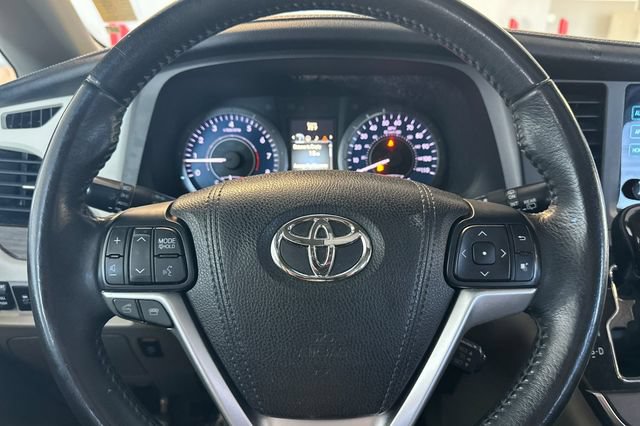Used 2016 Toyota Sienna XLE w/ XLE Navigation Package FWD image 27