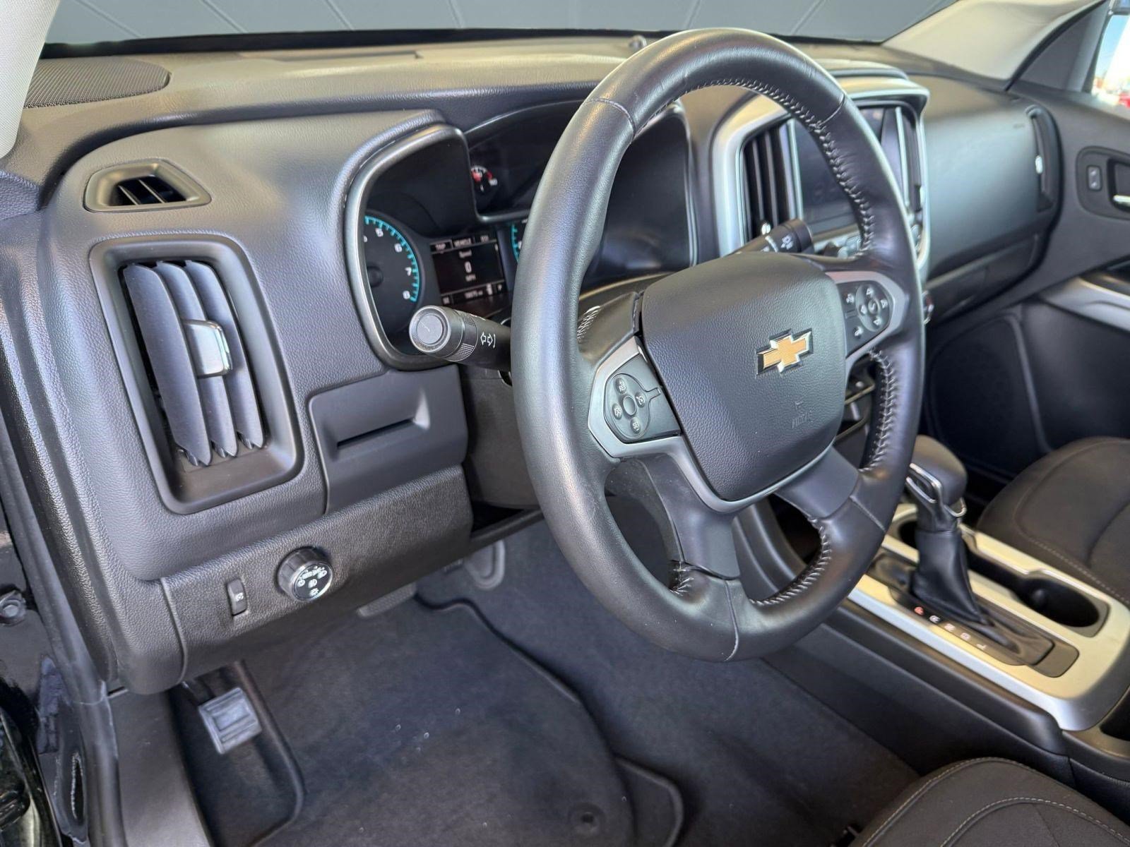 Used 2022 Chevrolet Colorado LT w/ LT Convenience Package image 4