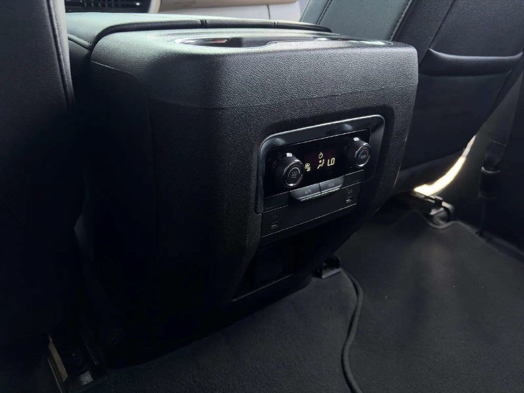 Used 2025 Chevrolet Tahoe LT AWD/4WD image 8