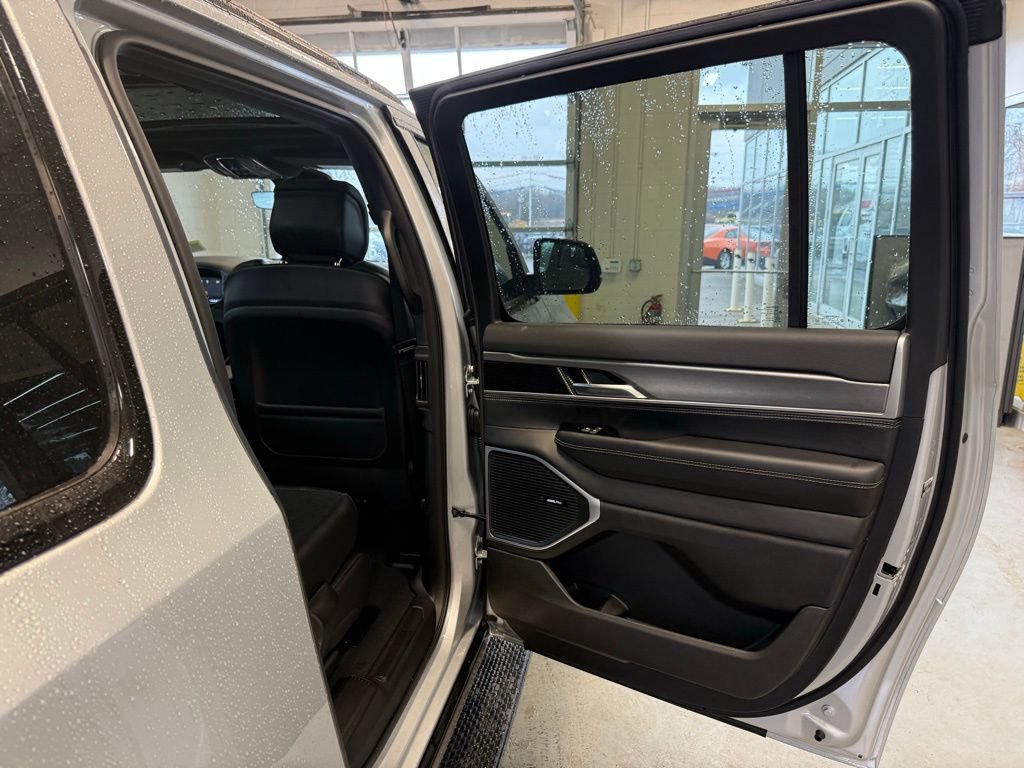 New 2026 Jeep Grand Wagoneer L 4WD w/ Premium Group I image 27