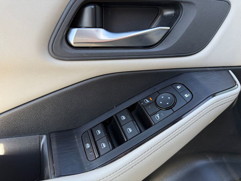 Used 2024 Nissan Rogue SV image 28