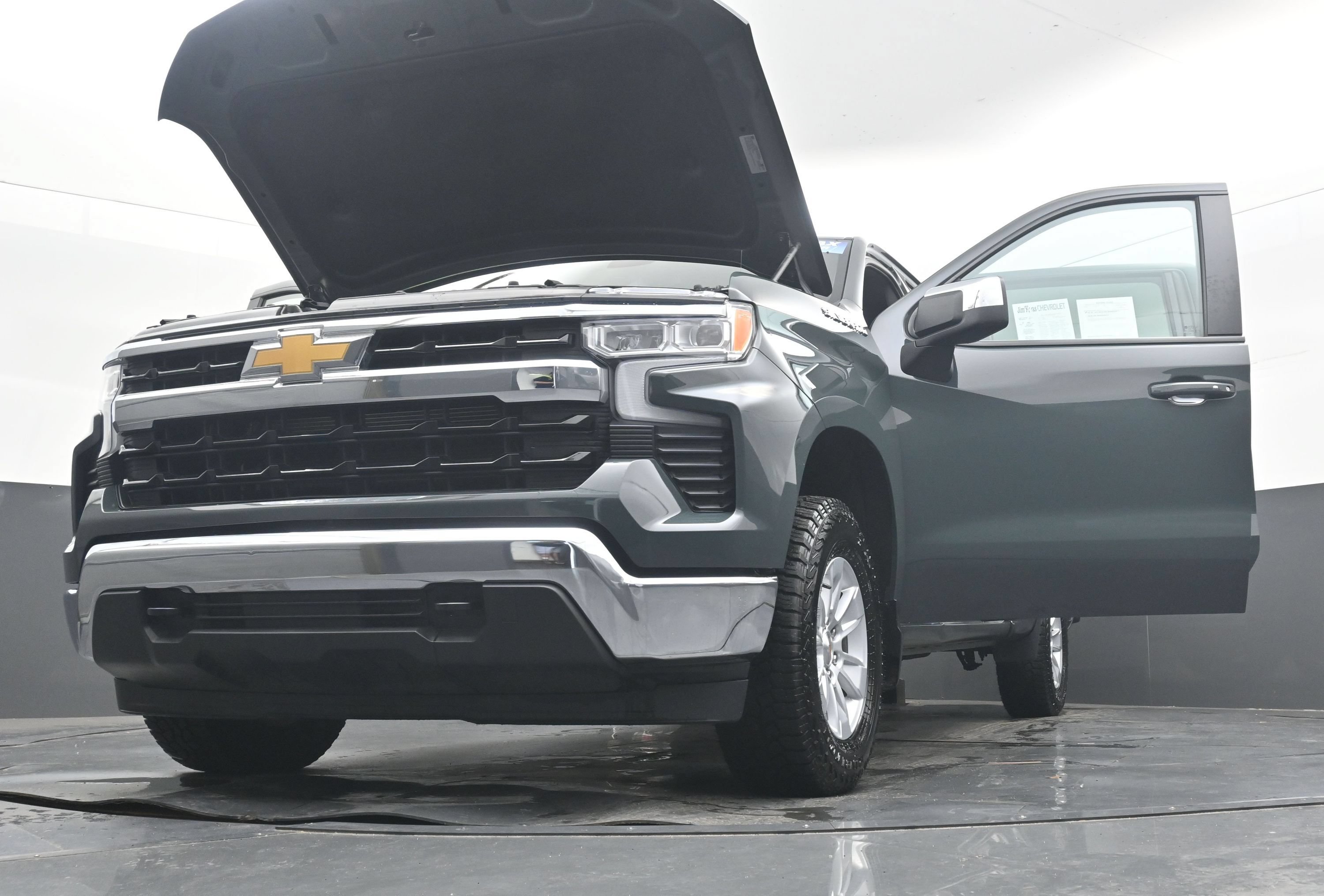 Used 2025 Chevrolet Silverado 1500 LT AWD/4WD image 40