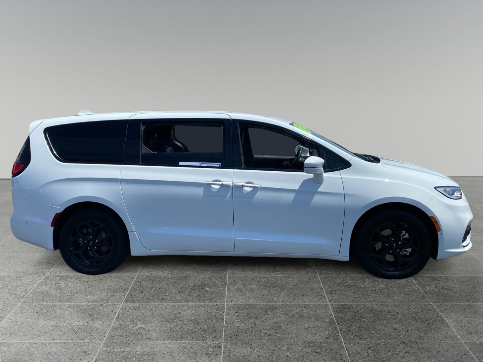 Used 2022 Chrysler Pacifica Touring-L w/ Uconnect Theater Family Group FWD image 6