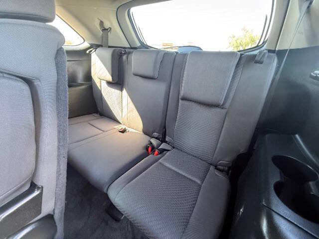 Used 2016 Toyota Highlander LE FWD image 17