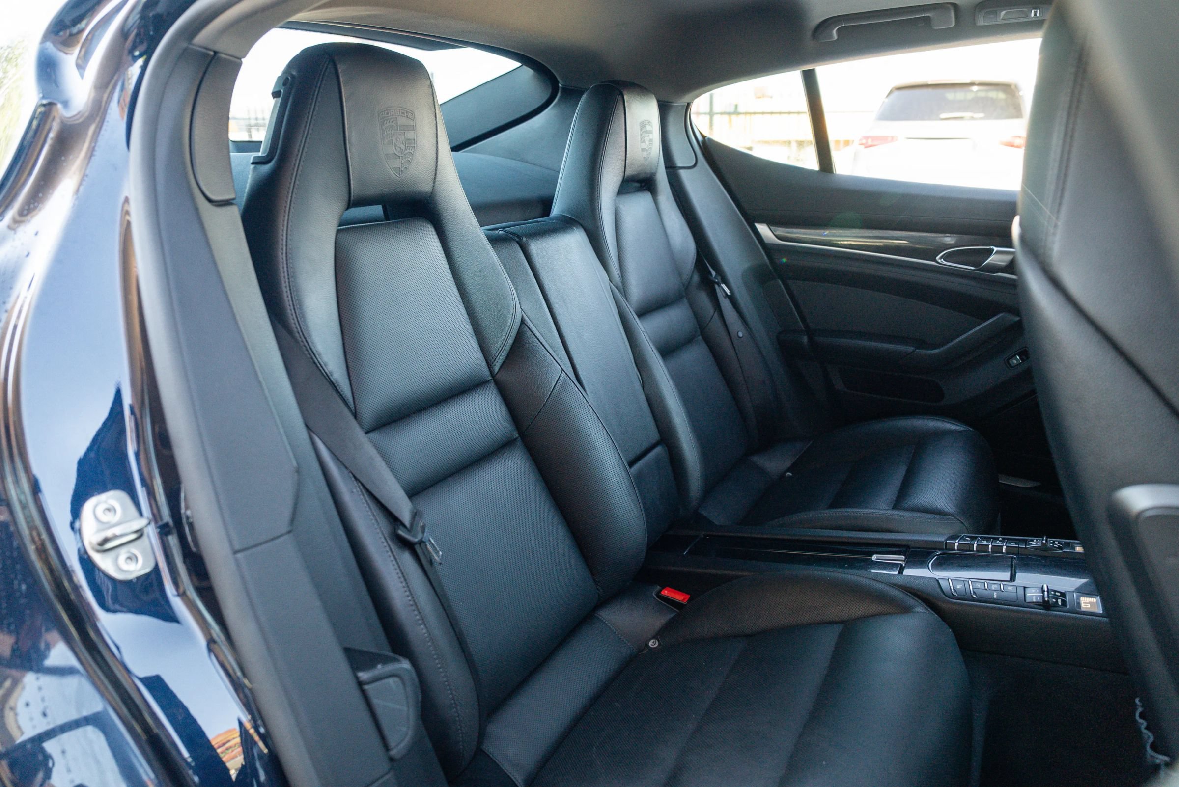 Used 2016 Porsche Panamera RWD image 22