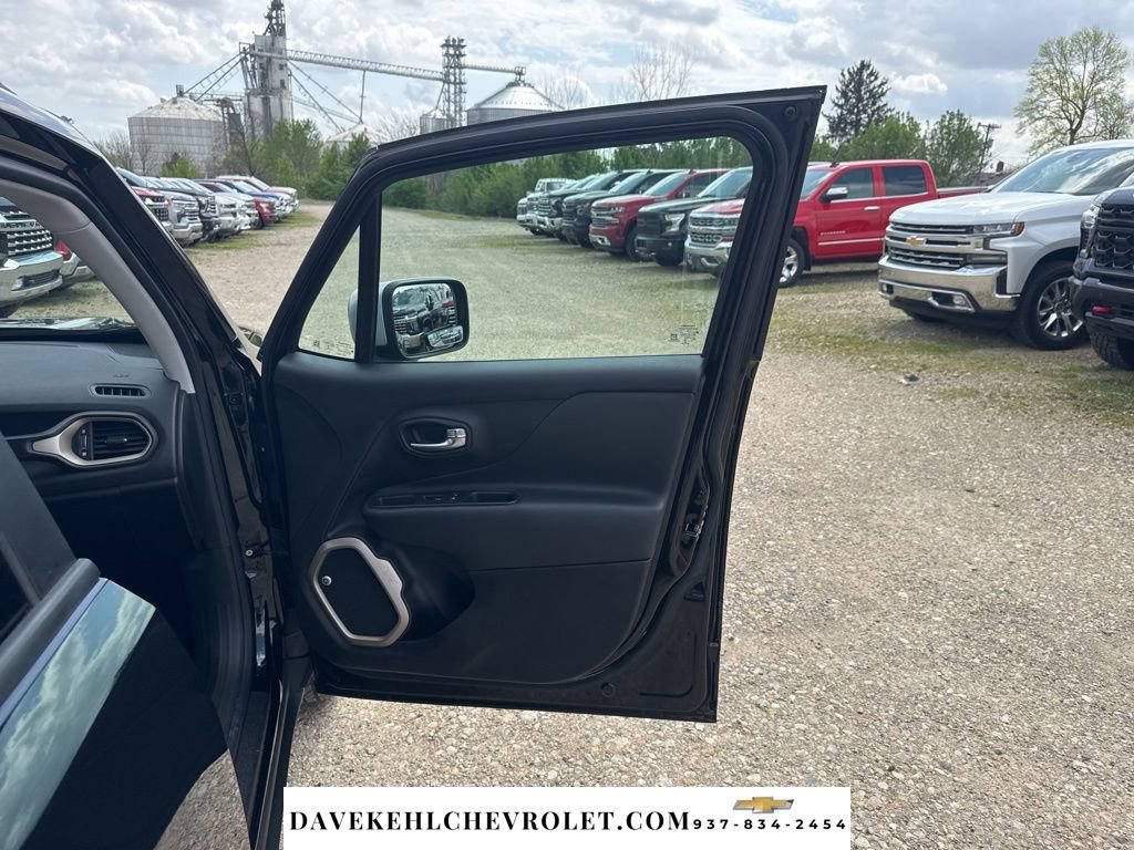 Used 2017 Jeep Renegade Limited image 39