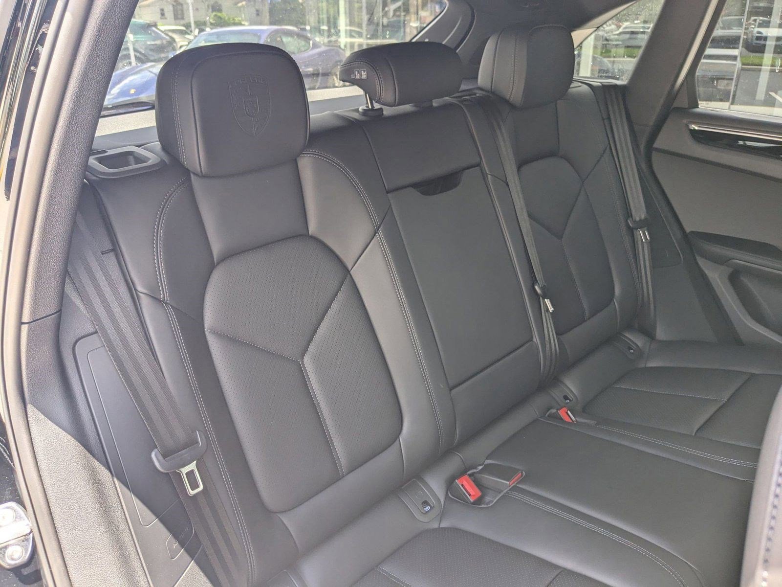 Certified 2025 Porsche Macan image 25
