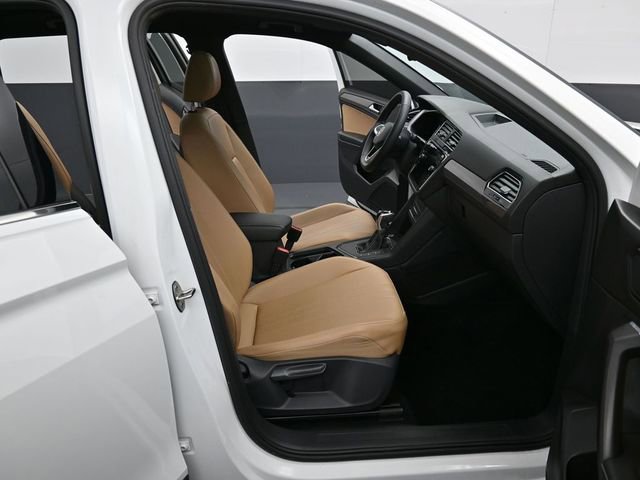 Used 2022 Volkswagen Tiguan SE image 36