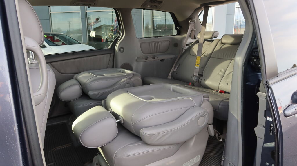 Used 2008 Toyota Sienna XLE Limited image 14