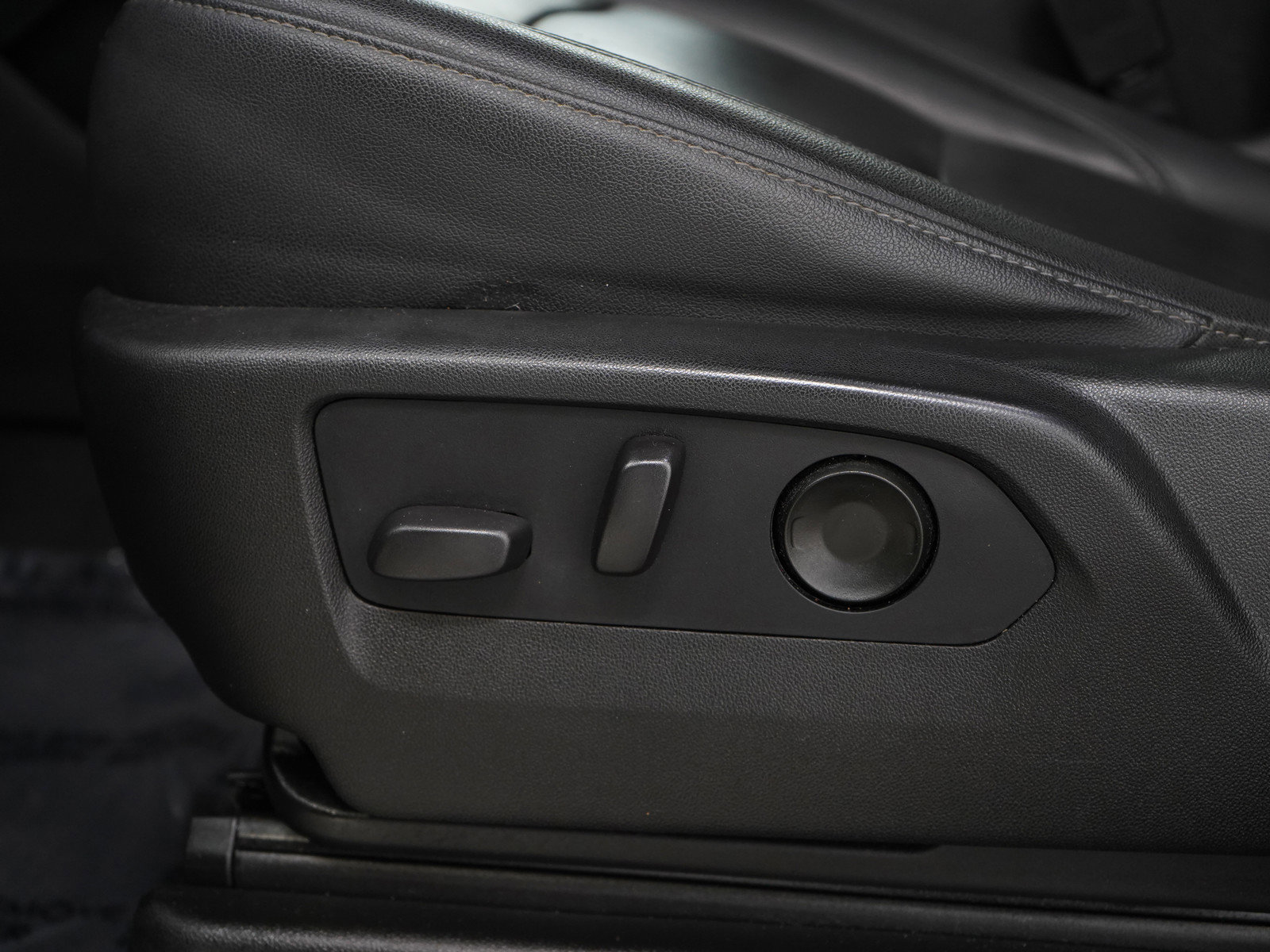 Used 2021 Chevrolet Tahoe Z71 w/ Luxury Package image 32