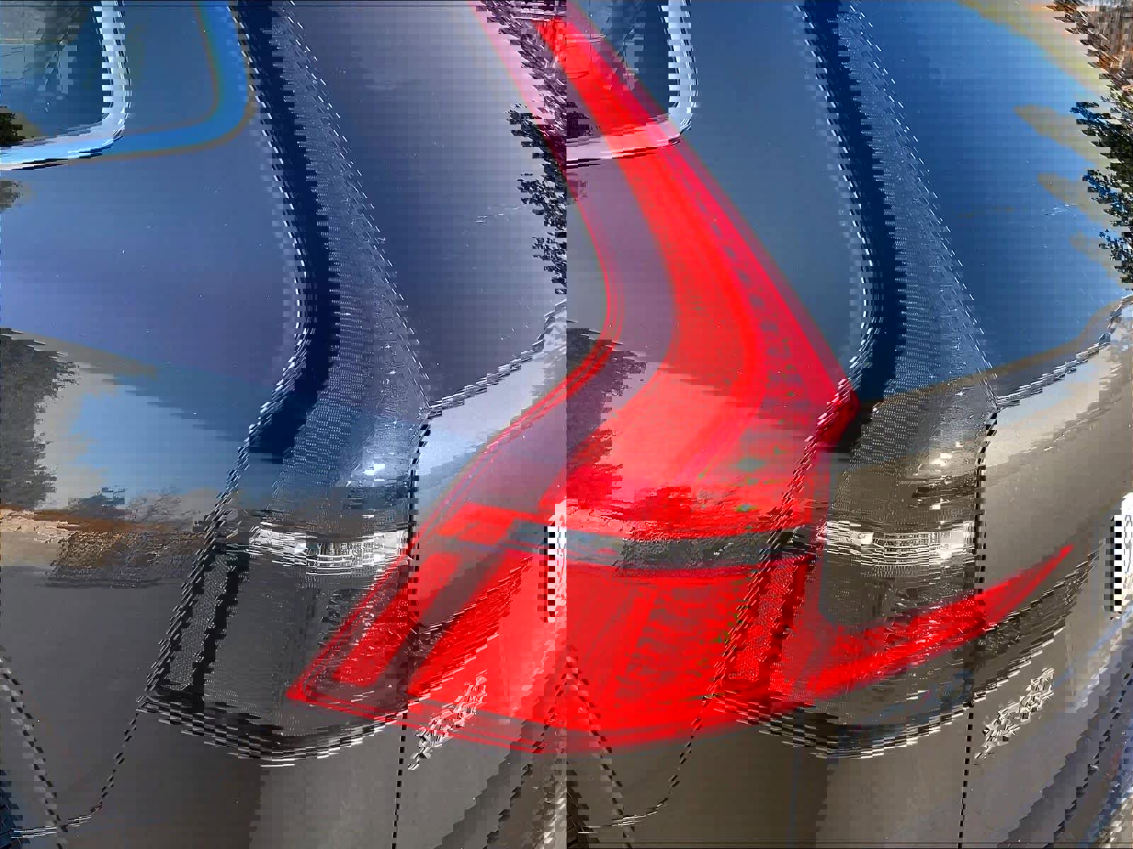 Used 2023 Volvo XC60 T8 Plus image 32