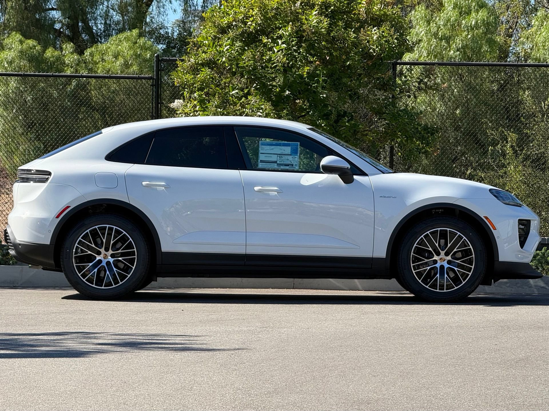 Used 2026 Porsche Macan Electric RWD image 8