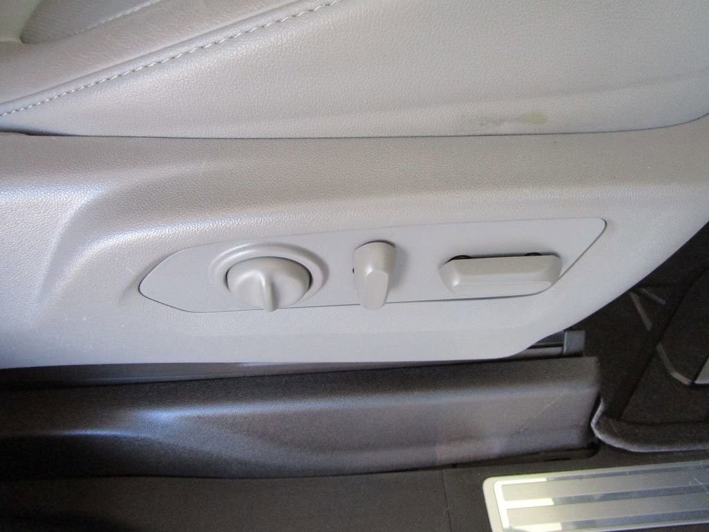 Used 2019 Chevrolet Silverado 1500 LTZ image 27