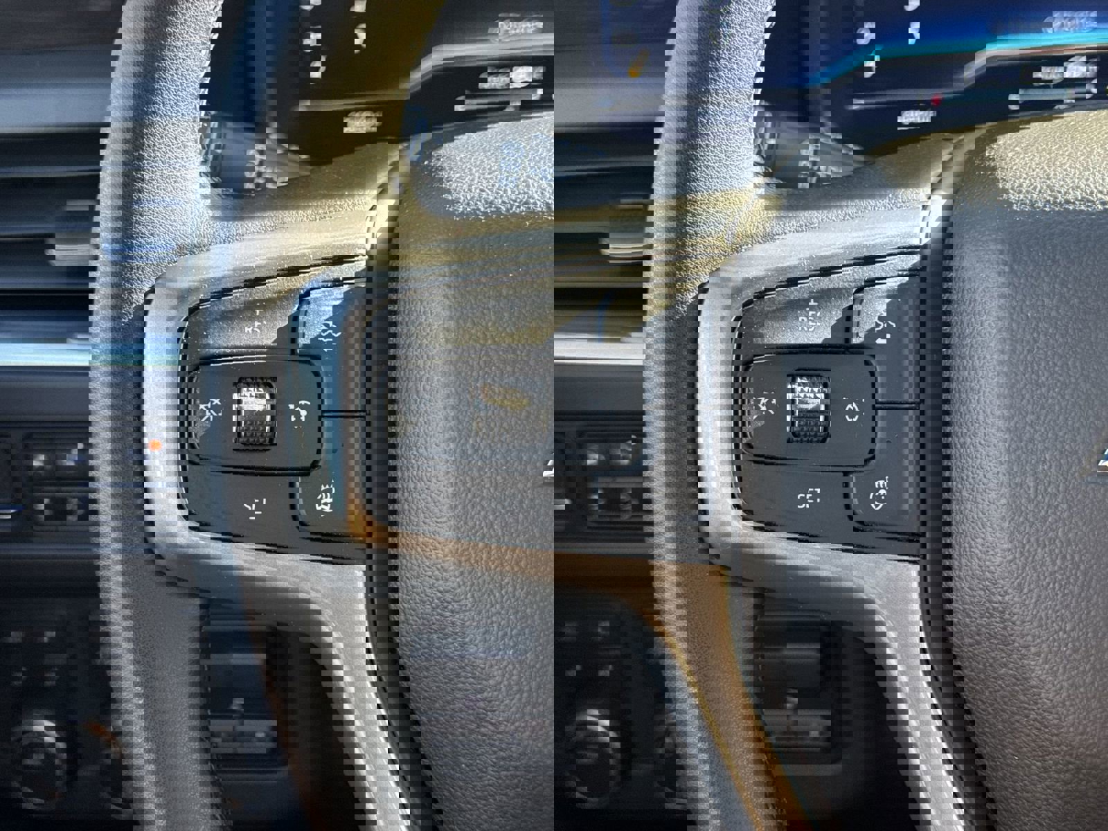 Used 2023 Chevrolet Tahoe Z71 w/ Luxury Package AWD/4WD image 19