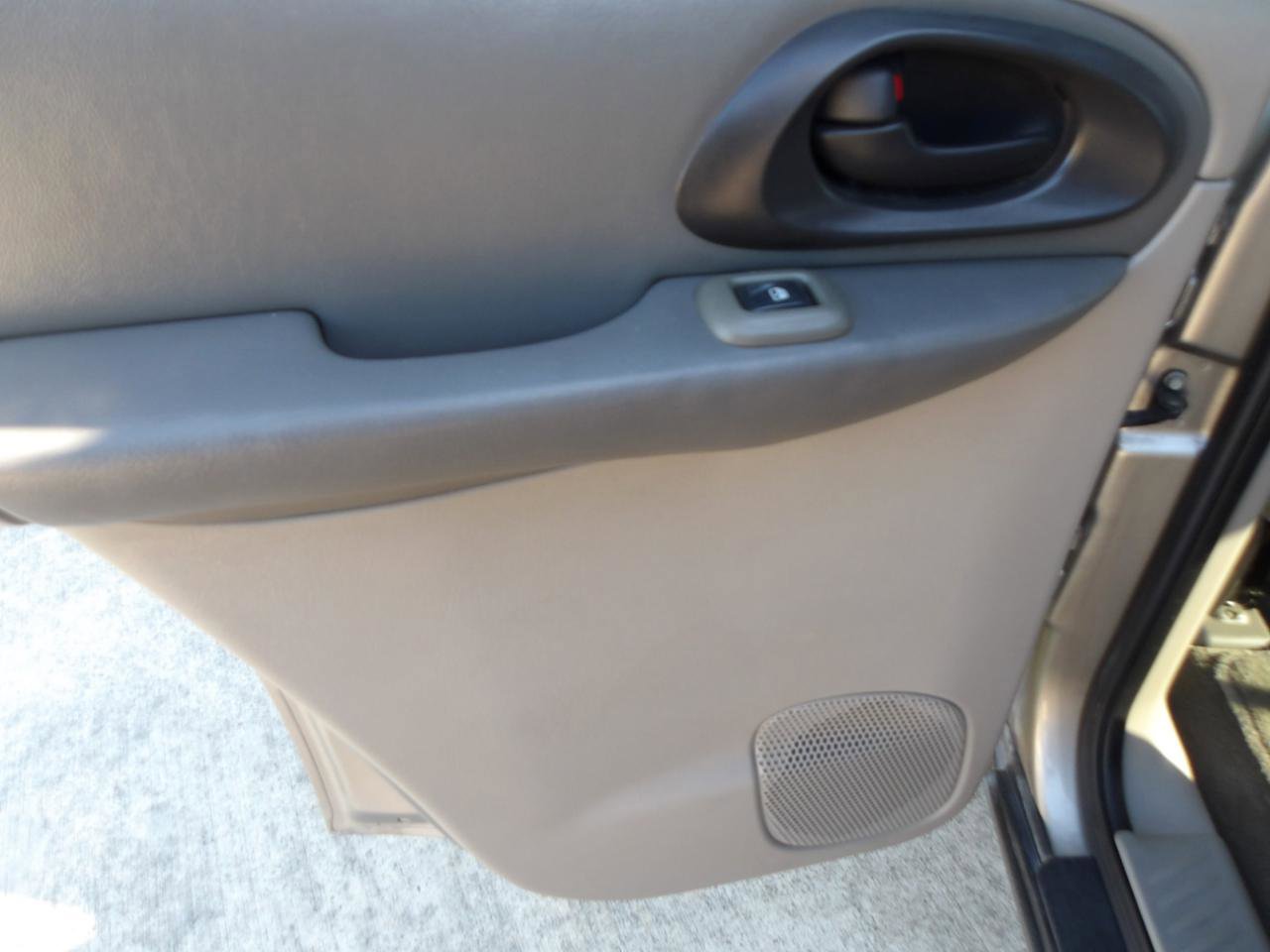 Used 2002 Chevrolet TrailBlazer LS w/ Preferred Equipment Group image 16