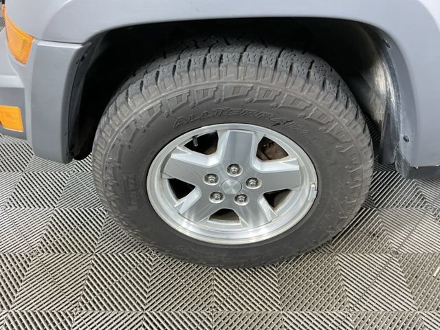 Used 2005 Jeep Liberty Sport AWD/4WD image 9