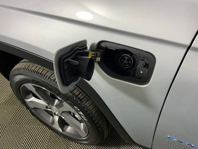 Used 2024 Jeep Grand Cherokee Limited 4xe w/ Luxury Tech Group II image 42