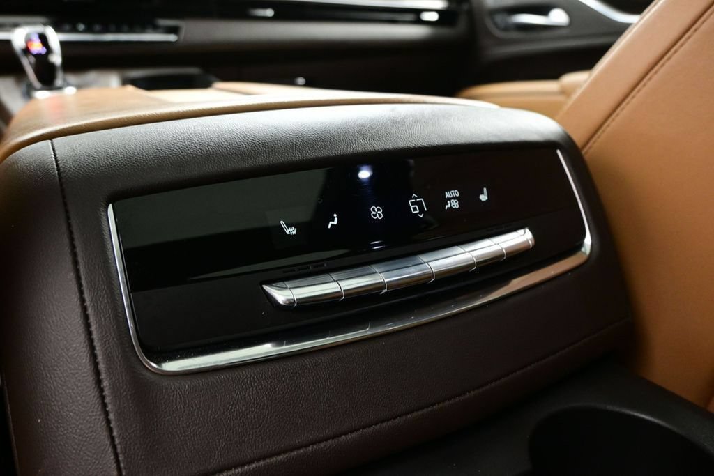 Used 2022 Cadillac Escalade Premium Luxury AWD/4WD image 31
