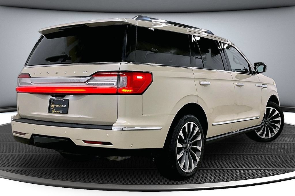 Used 2018 Lincoln Navigator Select w/ Technology Package AWD/4WD image 6