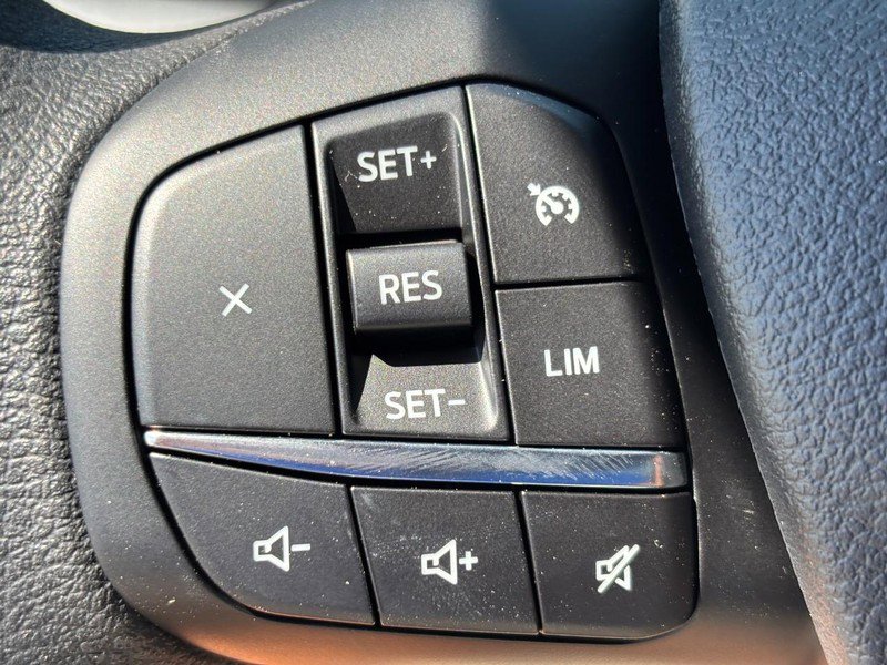 New 2025 Ford E-Transit 148 Medium Roof image 8