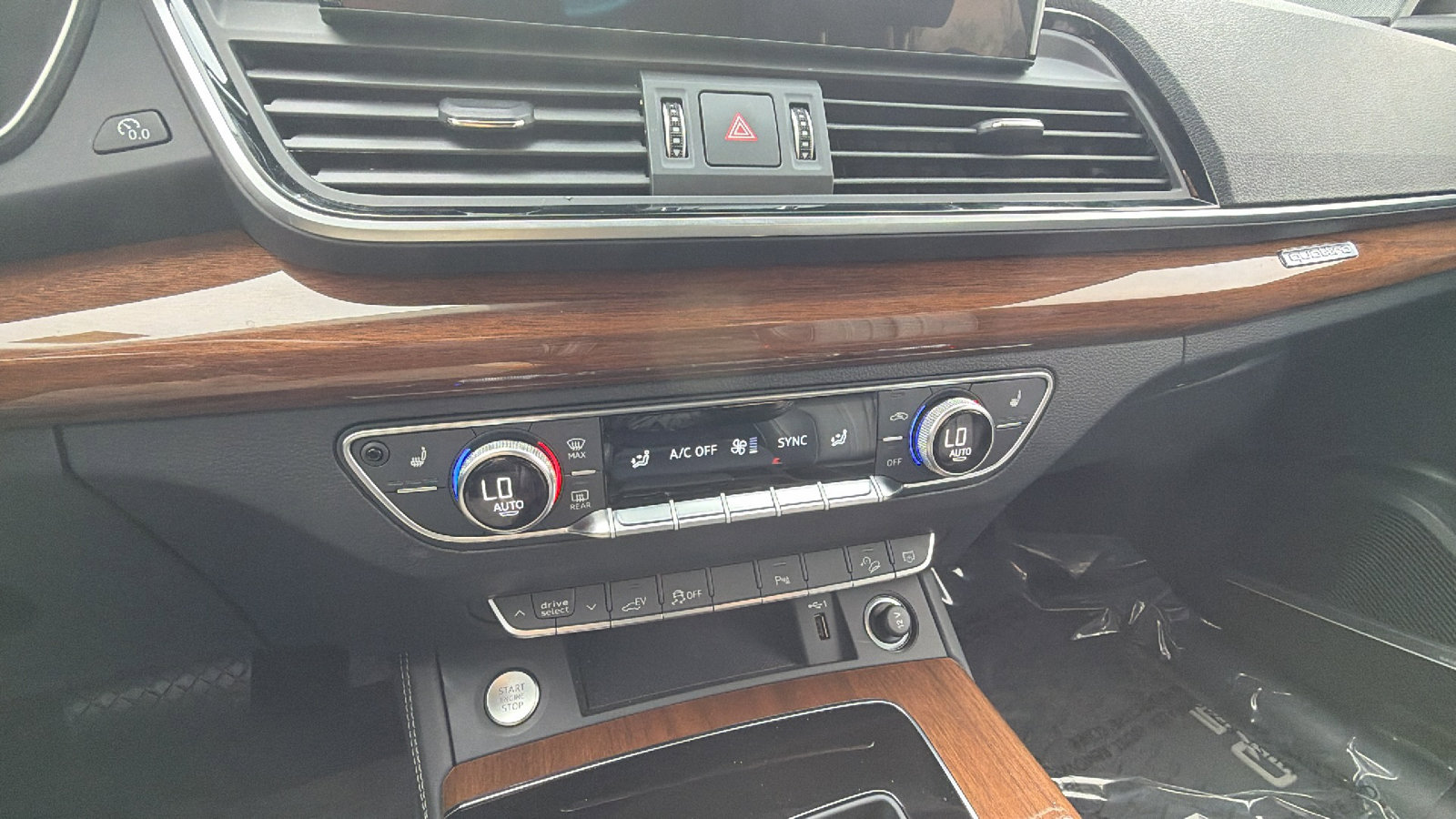 Used 2024 Audi Q5 e Premium Plus w/ Premium Plus Package image 35