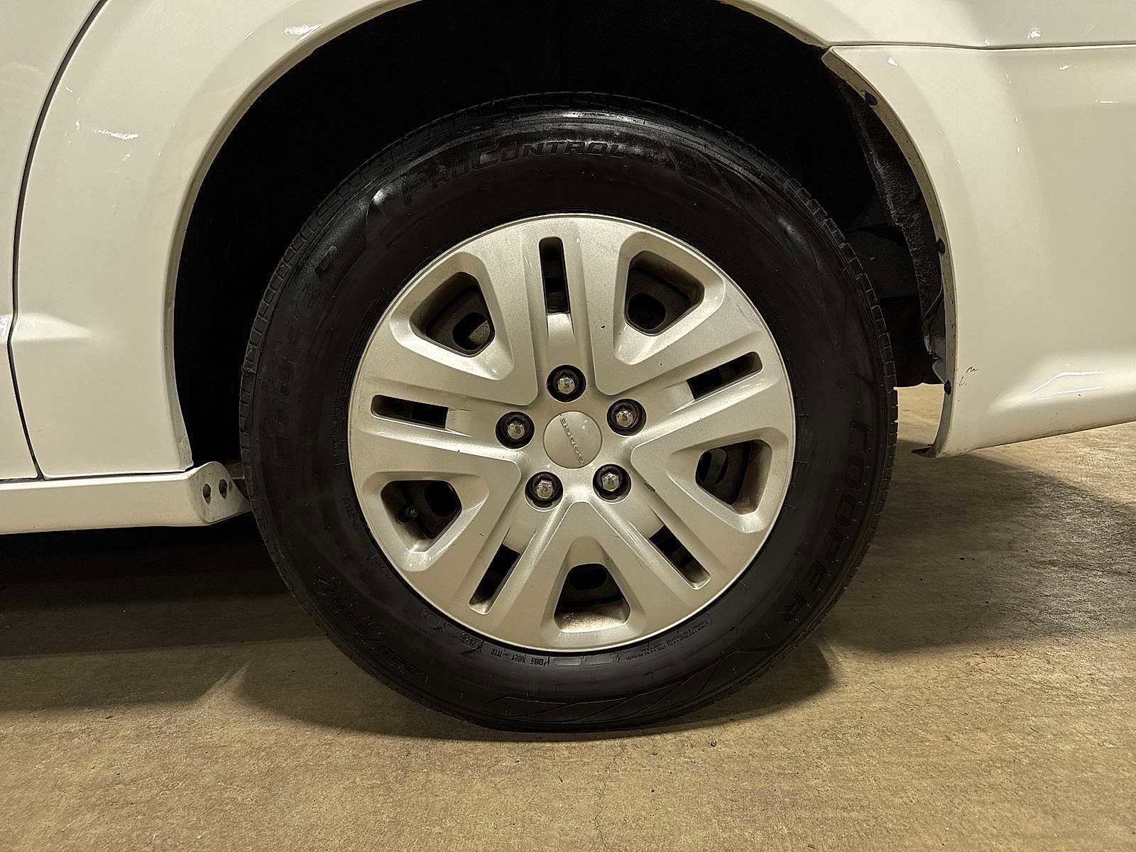 Used 2019 Dodge Grand Caravan SE w/ UConnect Hands-Free Group image 10