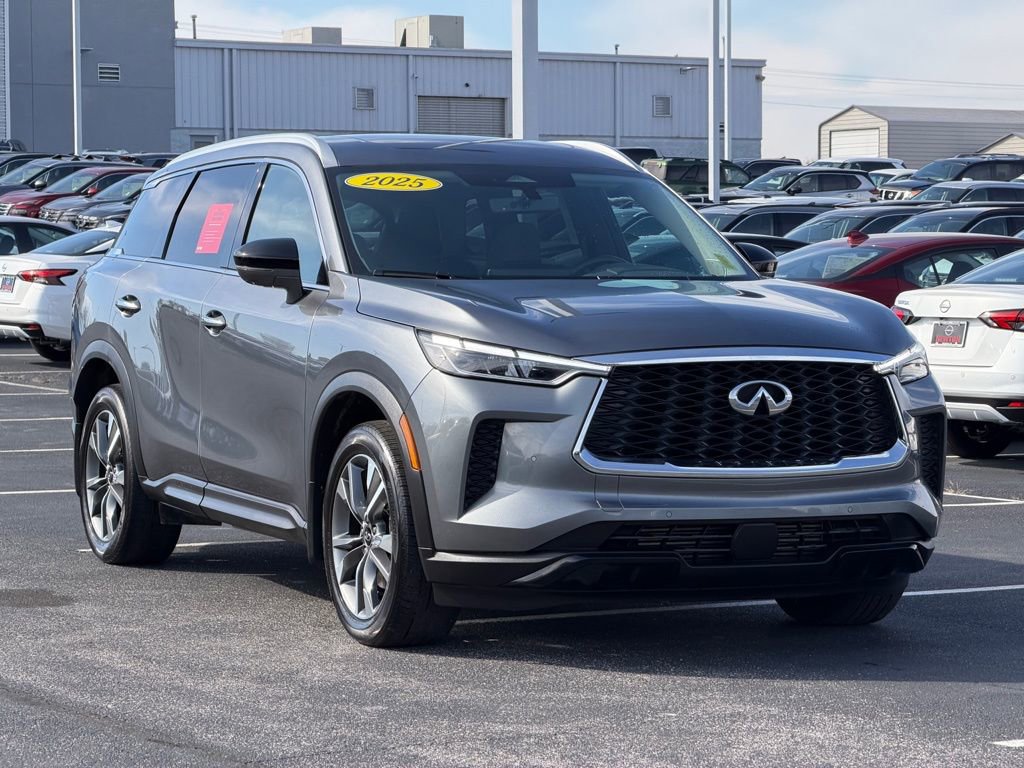 Used 2025 INFINITI QX60 Luxe image 2
