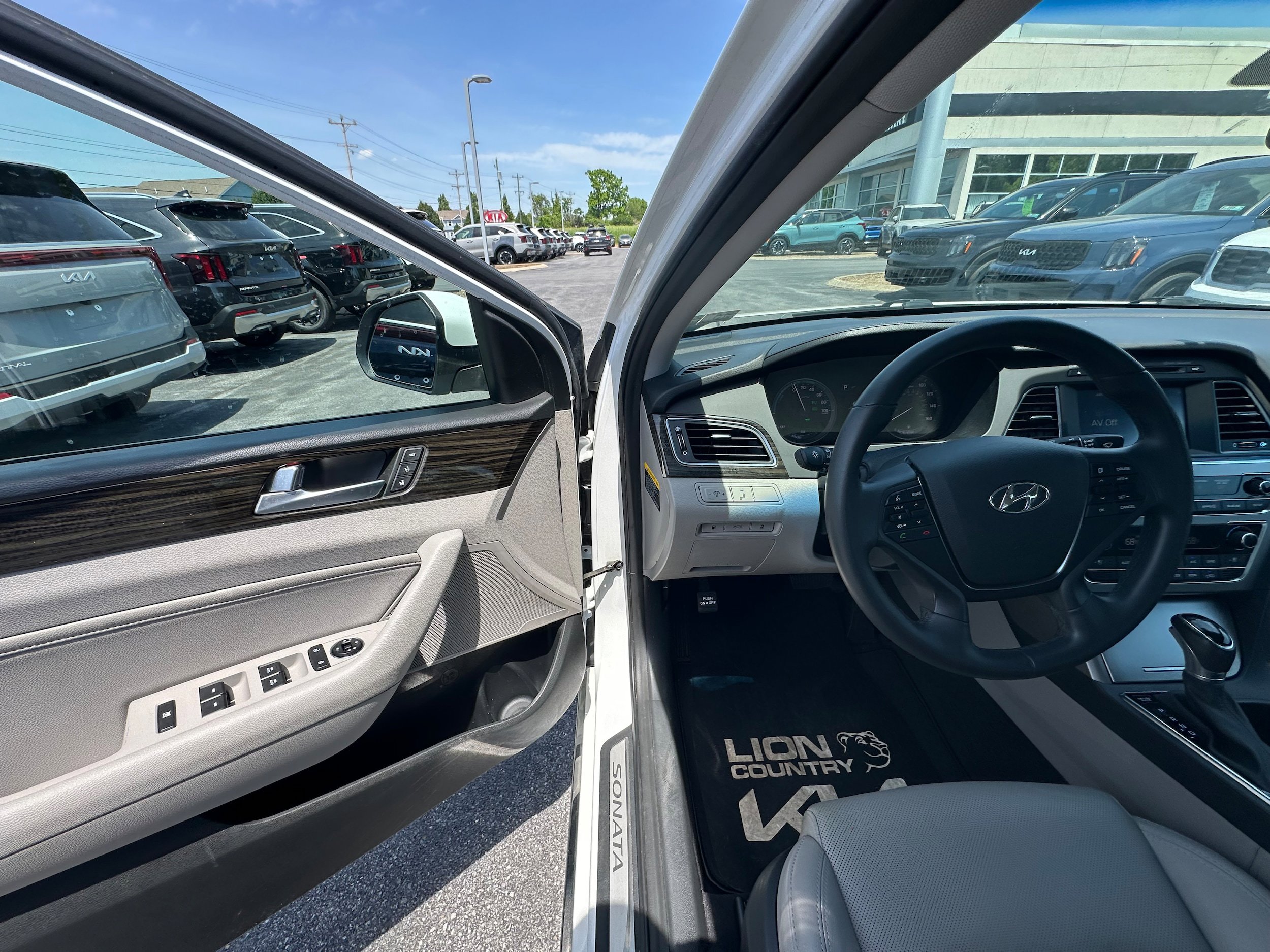 Used 2017 Hyundai Sonata Limited FWD image 23