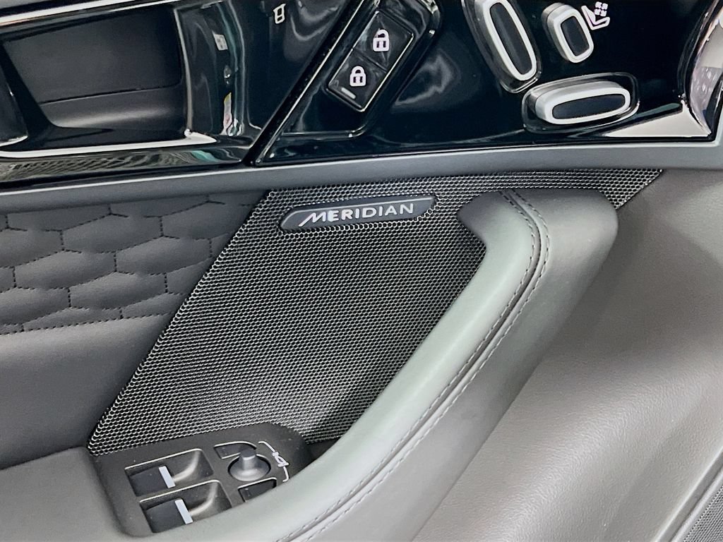 Certified 2024 Jaguar F-TYPE R AWD/4WD image 19