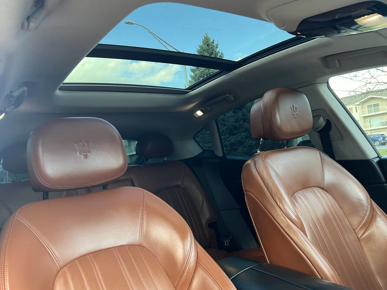 Used 2017 Maserati Levante w/ Luxury Package AWD/4WD image 31