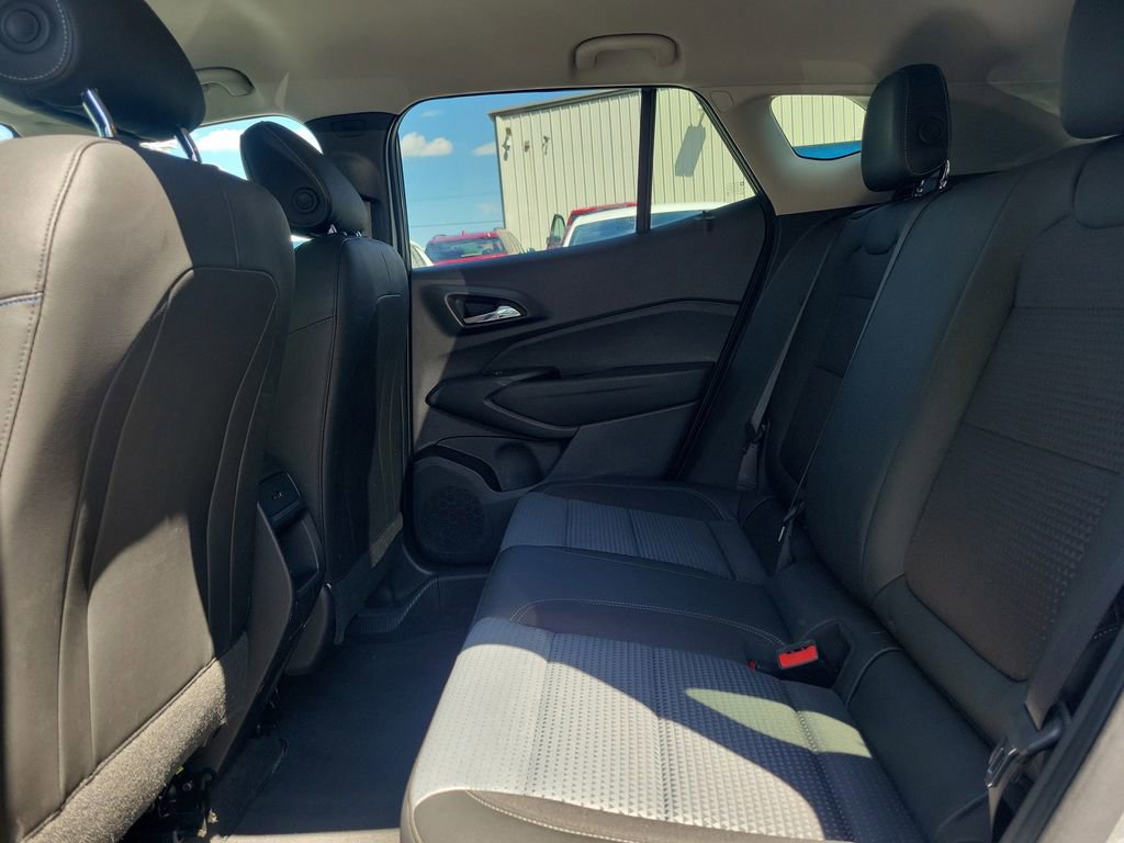 Used 2025 Chevrolet Trax LT FWD image 14