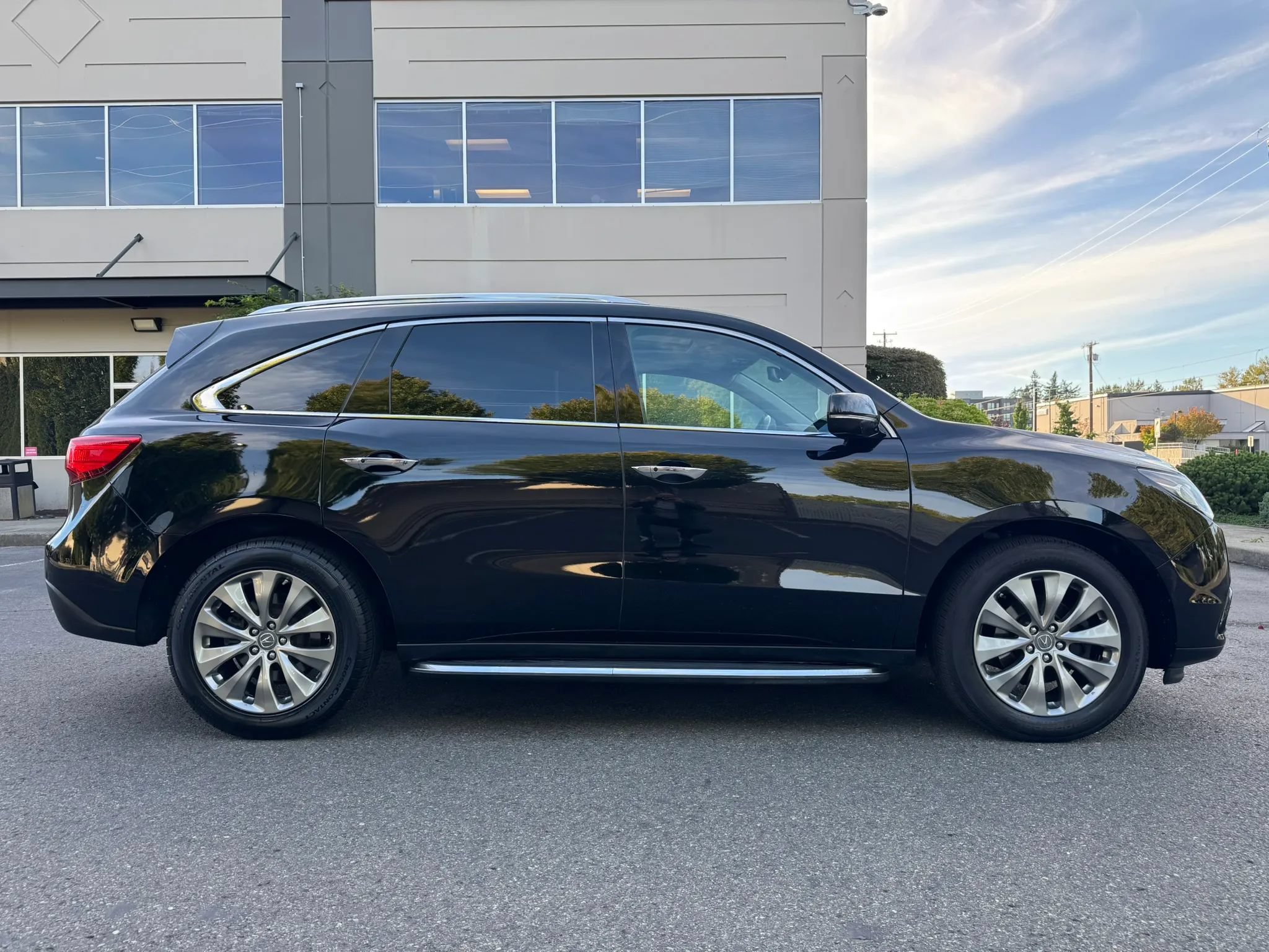 Used 2016 Acura MDX w/ Technology Package AWD/4WD image 12