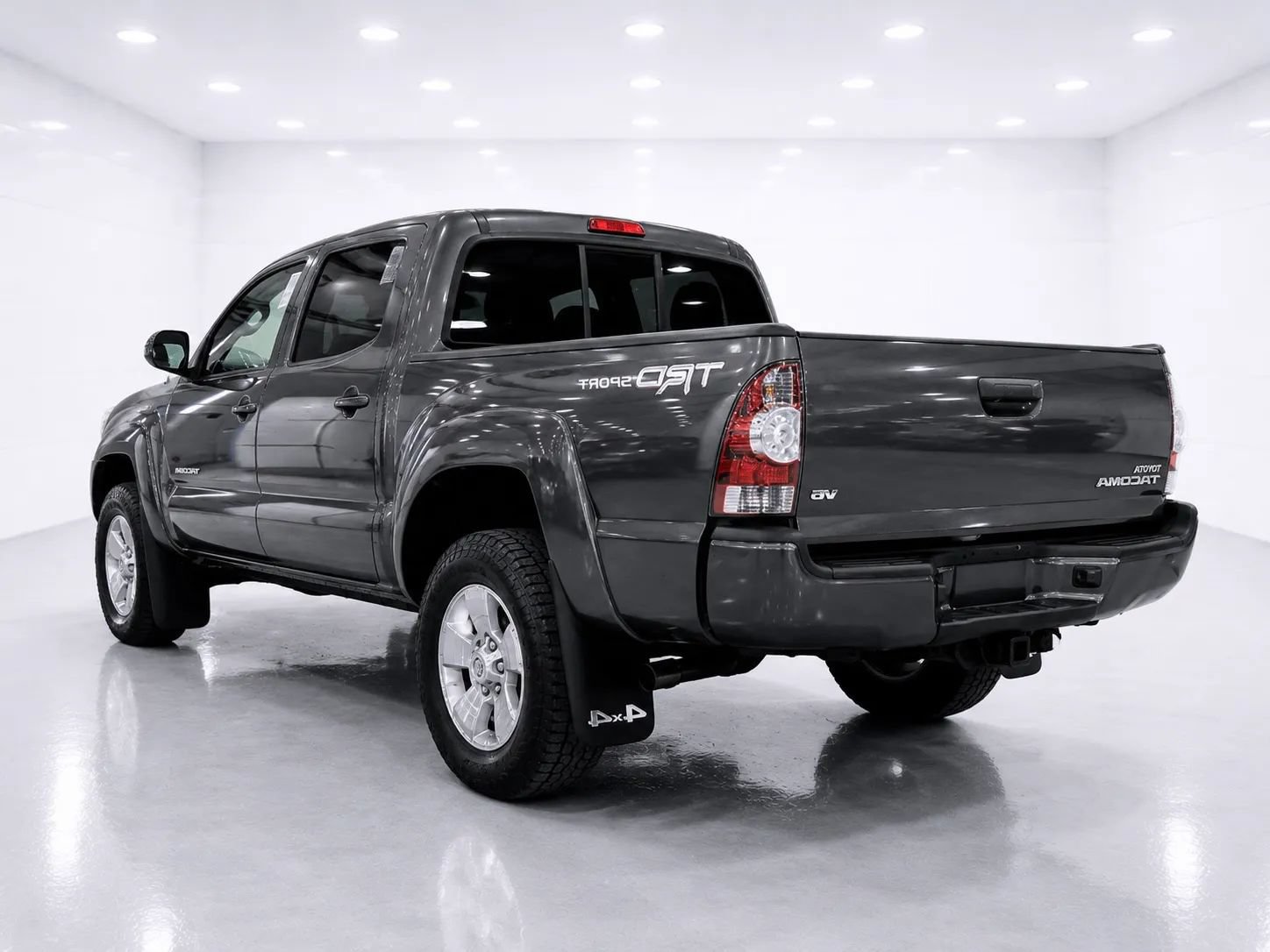 Used 2015 Toyota Tacoma 4x4 Double Cab w/ TRD Sport Package image 3